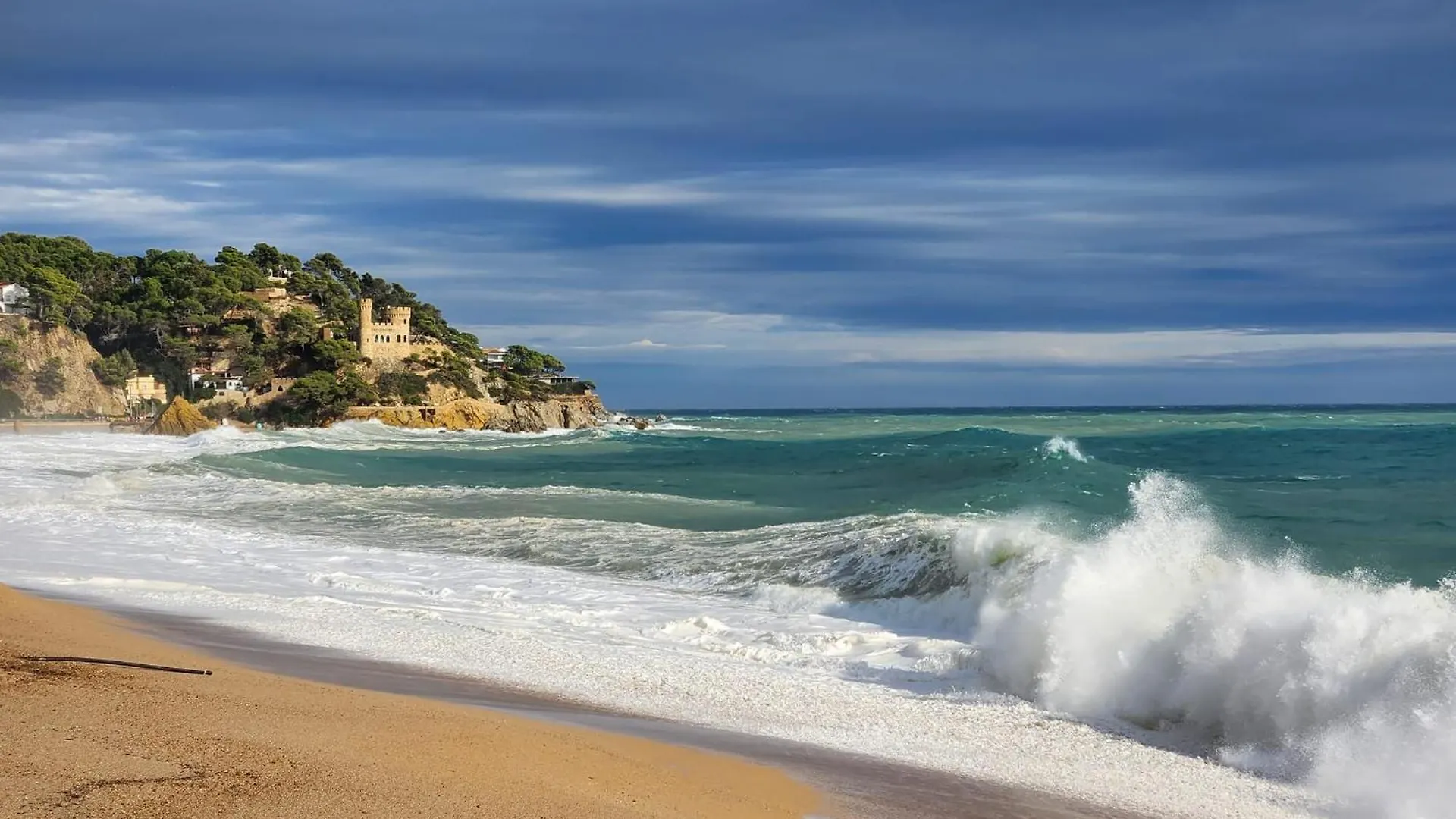 Apartment La Maison Snoopy, 6-8 Persons, Near Beach, Seaview Lloret de Mar