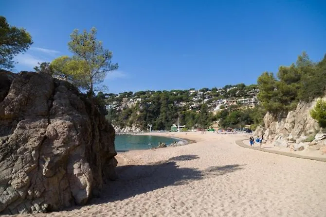 Apartment La Maison Snoopy, 6-8 Persons, Near Beach, Seaview Lloret de Mar