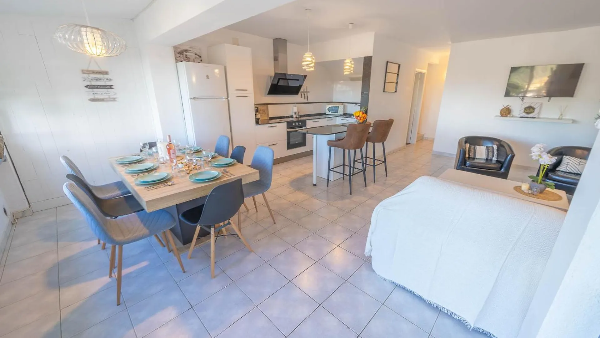 La Maison Snoopy, 6-8 Persons, Near Beach, Seaview Lloret de Mar Spain
