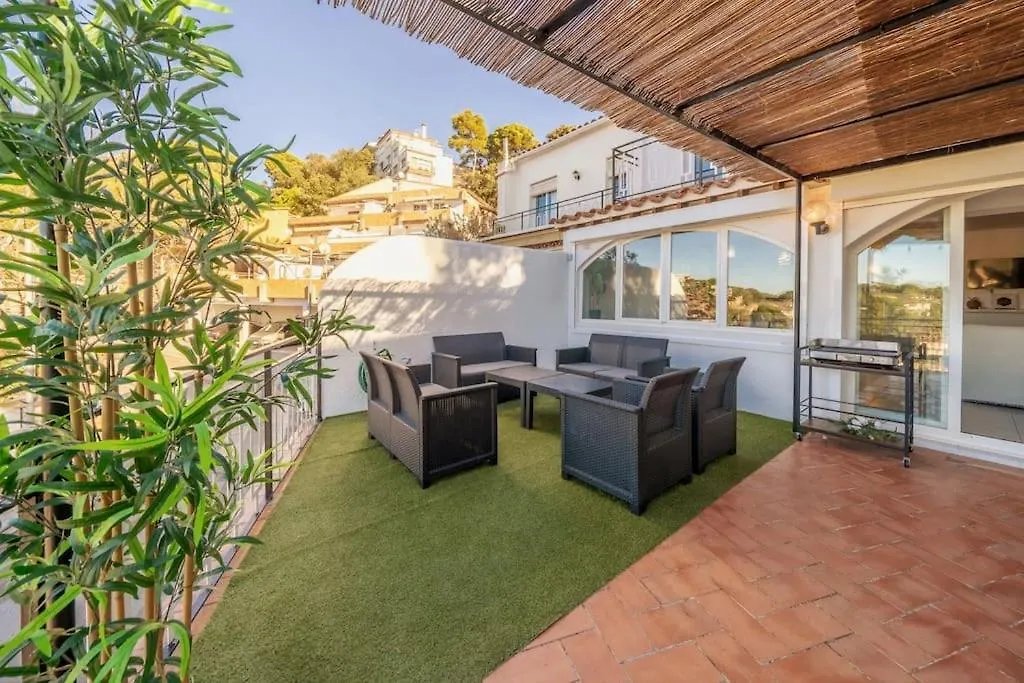 Apartment La Maison Snoopy, 6-8 Persons, Near Beach, Seaview Lloret de Mar